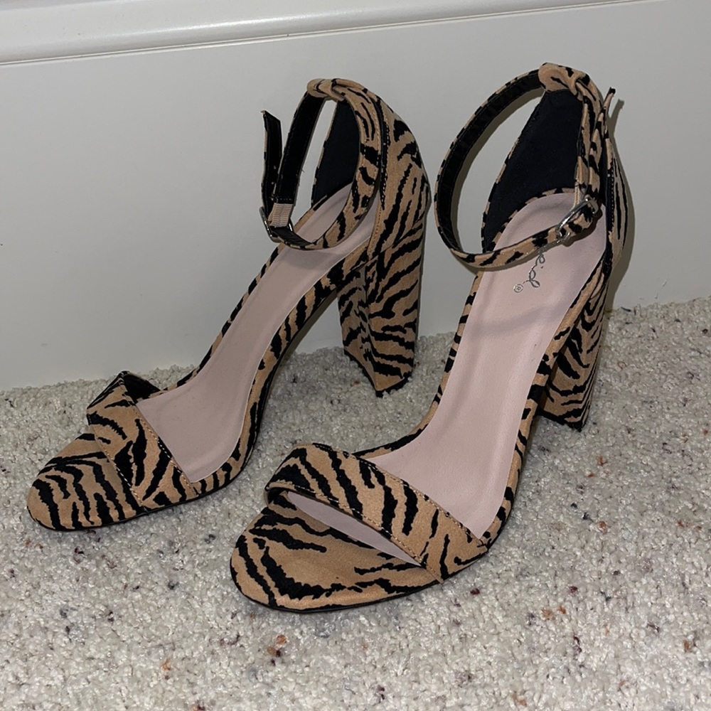 Brand New beige Tiger striped shoes